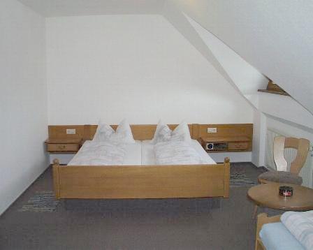 hotel09.JPG (13886 Byte)